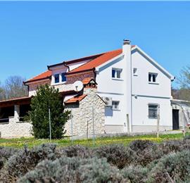 3 Bedroom Villa with Pool & Tennis Court near Sinj, sleeps 8